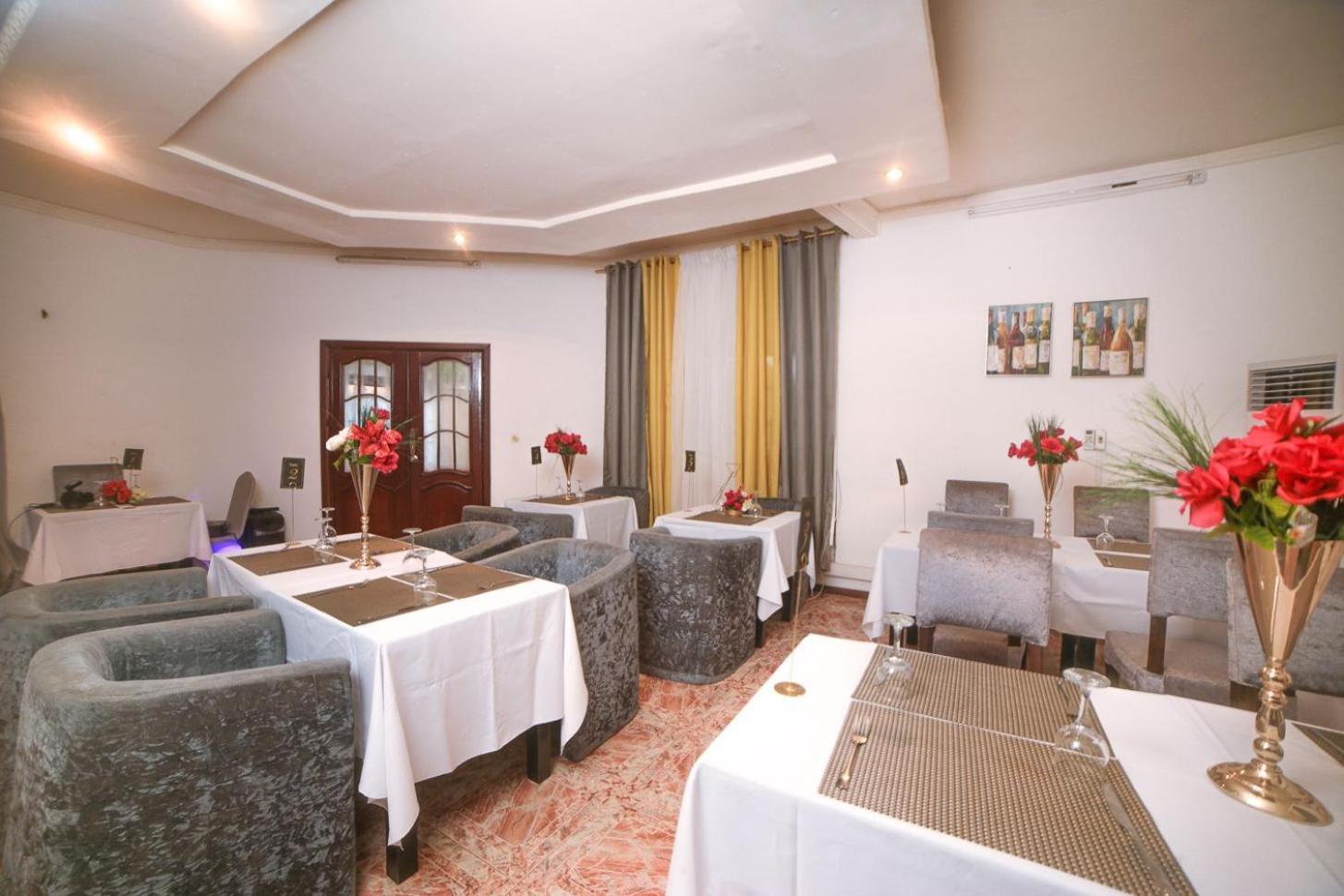 Les Residences De La Providence - Appart Hotel Yaounde Exterior photo